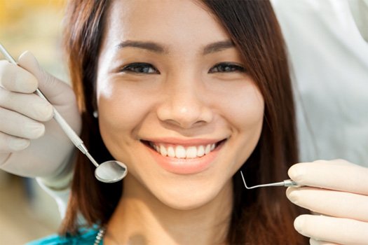 Patient in Argyle smiling after cleaning